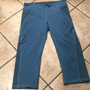 Aeropostale Blue/gray capris size Lg.